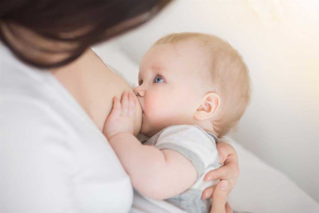 Hướng dẫn 6 cách trị nứt cổ gà nhanh và an toàn cho bé