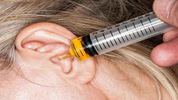 Tác hại của việc đeo tai nghe bluetooth thường xuyên