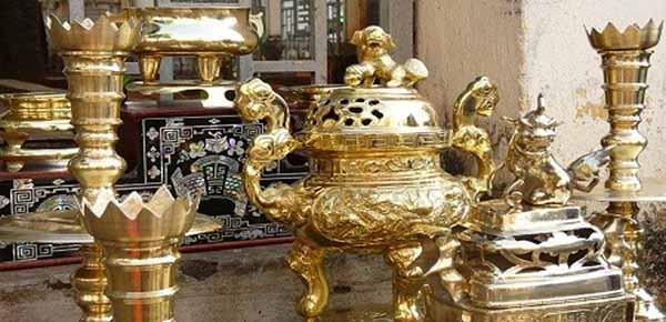 3 bước làm sạch lư hương đồng trên bàn thờ tại nhà