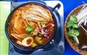 4 bước nấu mỳ cay hải sản chuẩn Hàn Quốc