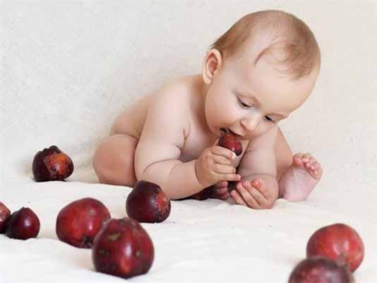 Danh sách những loại đồ ăn dễ gây hóc nghẹn nhất cho trẻ sơ sinh và trẻ nhỏ