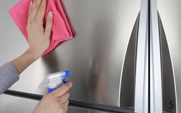 Hướng dẫn chi tiết cách vệ sinh tủ lạnh bằng giấm