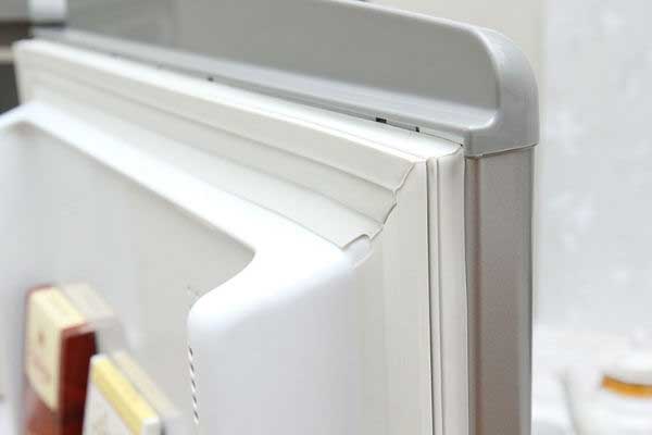 Hướng dẫn chi tiết cách sửa gioăng tủ lạnh bị hở